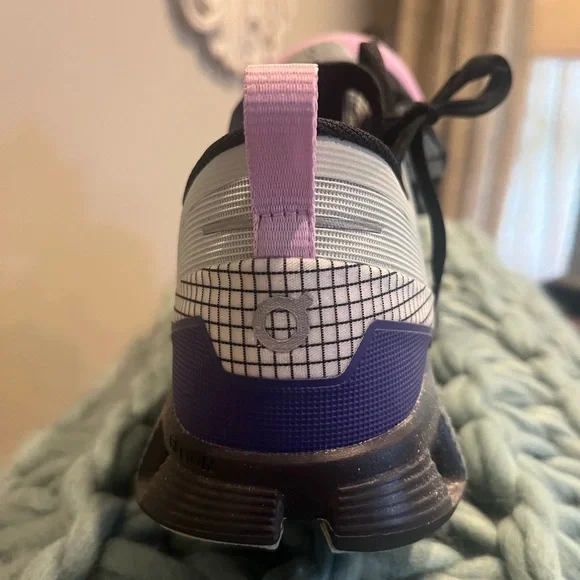 On Cloud sneakers - Picture 2 of 3